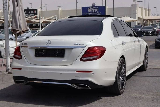 Подержанный Mercedes-Benz E-Class 400 V (W213, S213, C238), 3.0 л, 2018 в Дубае от Dresden Motors Белый цвет. GCC | AUTO.AE