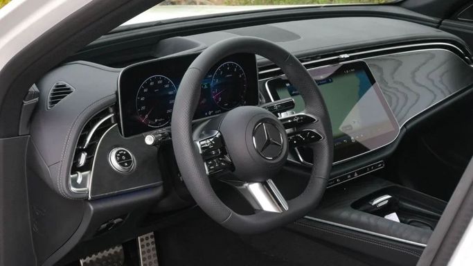 Новый Mercedes-Benz E-Class 200 VI (W214, S214), 2.0 л, 2024 в Дубае от Laith Alobaidi Motors Белый цвет. Европейская | AUTO.AE