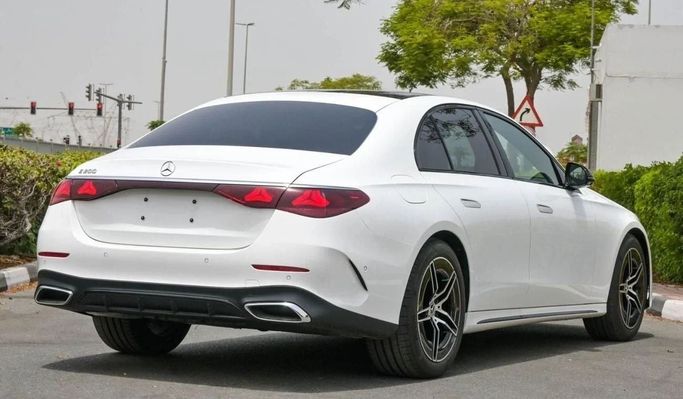 Новый Mercedes-Benz E-Class 200 VI (W214, S214), 2.0 л, 2024 в Дубае от Laith Alobaidi Motors Белый цвет. Европейская | AUTO.AE