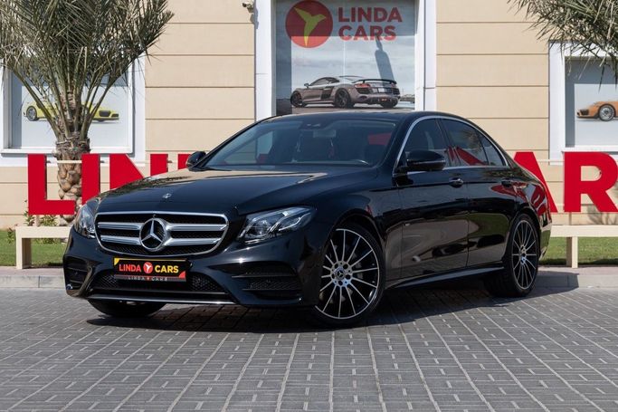 Подержанный Mercedes-Benz E-Class 300 V (W213, S213, C238), 2.0 л, 2020 в Дубае от Linda Cars Черный цвет. GCC | AUTO.AE