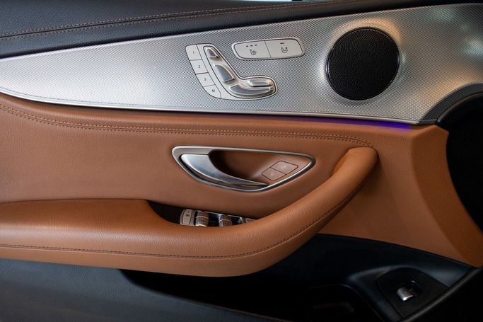 Подержанный Mercedes-Benz E-Class 300 V (W213, S213, C238), 2.0 л, 2020 в Дубае от Linda Cars Черный цвет. GCC | AUTO.AE