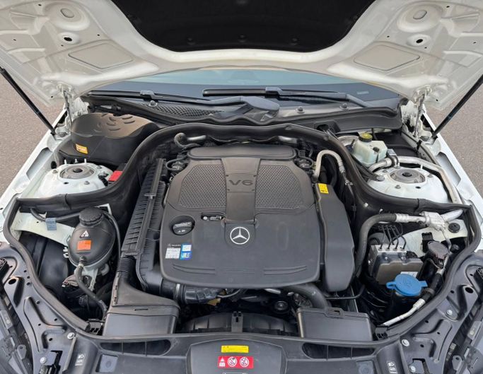 Подержанный Mercedes-Benz E-Class 300 V (W213, S213, C238), 2.0 л, 2016 в Дубае от Saeed Auto Белый цвет. Японская | AUTO.AE