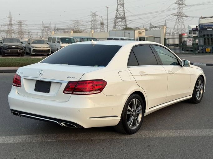 Подержанный Mercedes-Benz E-Class 300 V (W213, S213, C238), 2.0 л, 2016 в Дубае от Saeed Auto Белый цвет. Японская | AUTO.AE