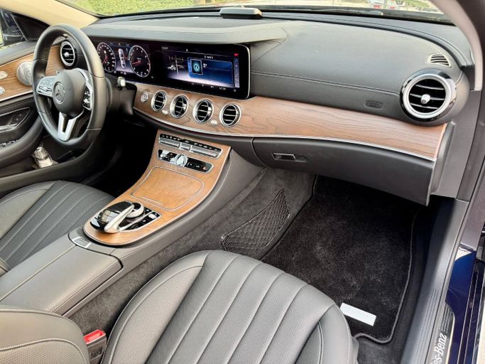 Подержанный Mercedes-Benz E-Class 450 V (W213, S213, C238) Рестайлинг, 3.0 л, 2020 в Дубае от Saeed Auto Тёмно-синий цвет. Японская | AUTO.AE