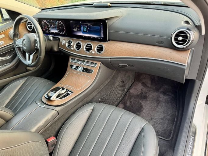 Подержанный Mercedes-Benz E-Class 450 V (W213, S213, C238), 3.0 л, 2019 в Дубае от Saeed Auto Белый цвет. Японская | AUTO.AE