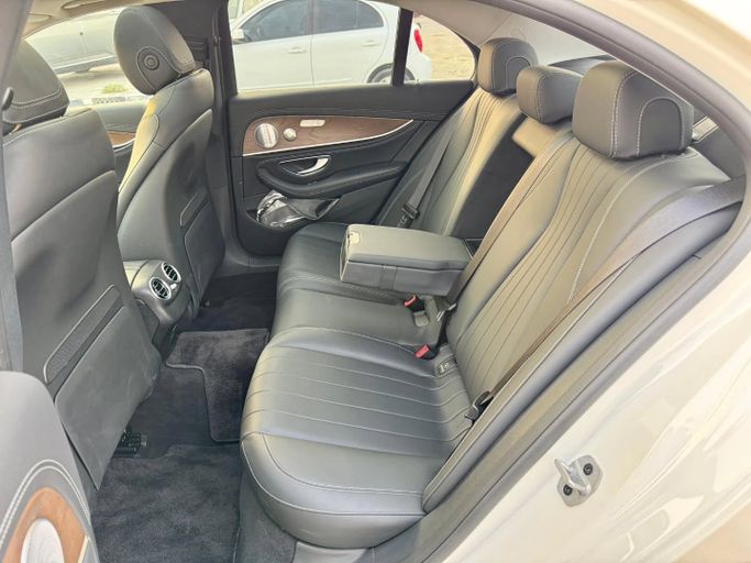 Подержанный Mercedes-Benz E-Class 450 V (W213, S213, C238), 3.0 л, 2019 в Дубае от Saeed Auto Белый цвет. Японская | AUTO.AE