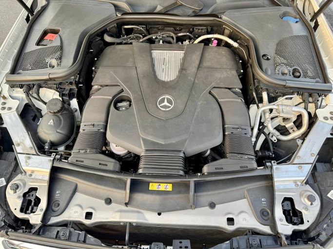 Подержанный Mercedes-Benz E-Class 450 V (W213, S213, C238), 3.0 л, 2019 в Дубае от Saeed Auto Белый цвет. Японская | AUTO.AE
