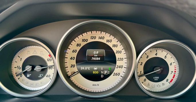 Подержанный Mercedes-Benz E-Class 300 V (W213, S213, C238), 2.0 л, 2016 в Дубае от Saeed Auto Черный цвет. Японская | AUTO.AE