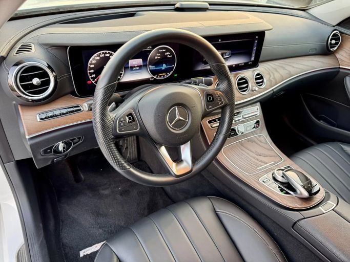 Used Mercedes-Benz E-Class 400 V (W213, S213, C238), 3.0 l, 2018 in Dubai by Saeed Auto, White color. Japanese Specs | AUTO.AE