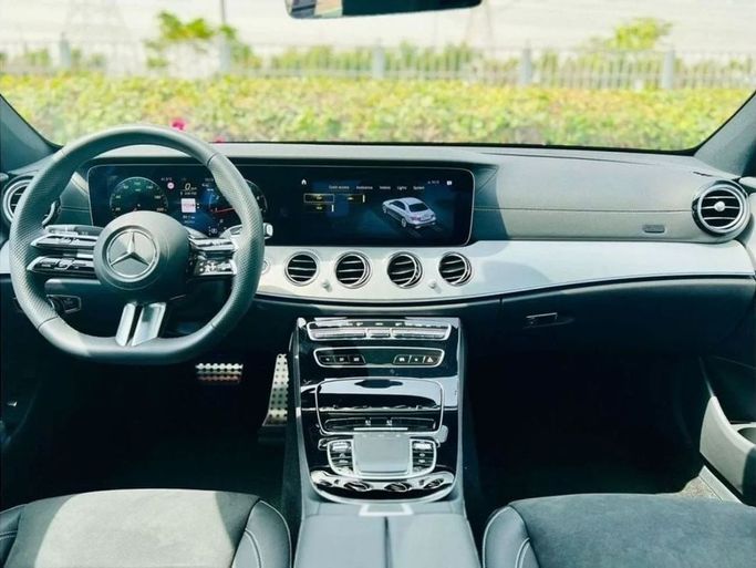 Новый Mercedes-Benz E-Class 200 VI (W214, S214), 2.0 л, 2023 в Дубае от Ideal Cars LLC Серебристый цвет. GCC | AUTO.AE