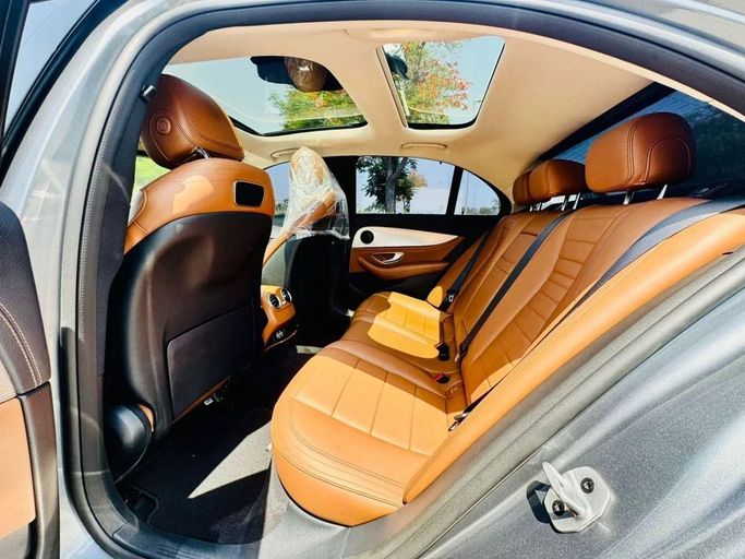 Подержанный Mercedes-Benz E-Class 300 V (W213, S213, C238) Рестайлинг, 2.0 л, 2020 в Дубае от Ideal Cars LLC Серый цвет. GCC | AUTO.AE