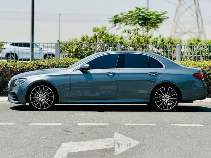 Подержанный Mercedes-Benz E-Class 300 V (W213, S213, C238) Рестайлинг, 2.0 л, 2020 в Дубае от Ideal Cars LLC Серый цвет. GCC | AUTO.AE