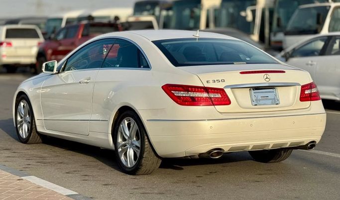 Подержанный Mercedes-Benz E-Class 350 IV (W212, S212, C207), 3.5 л, 2011 в Дубае от Saeed Auto Белый цвет. Японская | AUTO.AE