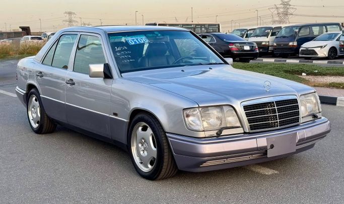 Подержанный Mercedes-Benz E-Class 420 I (W124), 4.2 л, 1994 в Дубае от Saeed Auto Голубой цвет. Японская | AUTO.AE