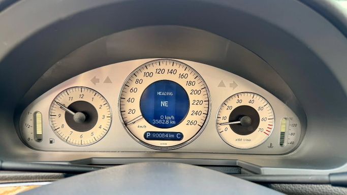 Подержанный Mercedes-Benz E-Class 350 III (W211, S211) Рестайлинг, 3.5 л, 2006 в Дубае от Saeed Auto Белый цвет. Японская | AUTO.AE