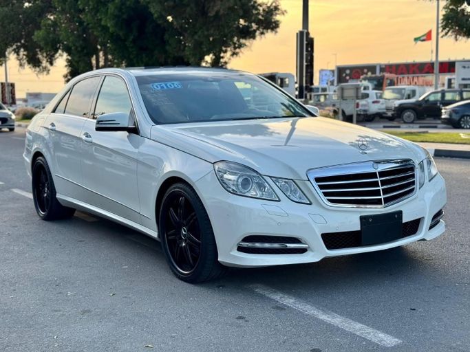 Подержанный Mercedes-Benz E-Class 350 IV (W212, S212, C207), 3.5 л, 2009 в Дубае от Saeed Auto Белый цвет. Японская | AUTO.AE