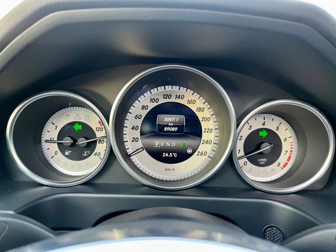 Подержанный Mercedes-Benz E-Class 300 IV (W212, S212, C207) Рестайлинг, 3.5 л, 2015 в Дубае от Saeed Auto Черный цвет. Японская | AUTO.AE