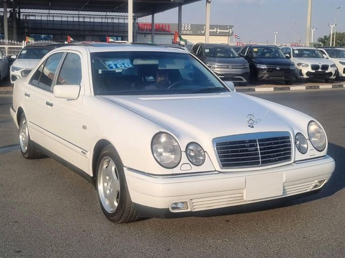 Подержанный Mercedes-Benz E-Class 320 II (W210, S210) Рестайлинг, 3.2 л, 2000 в Дубае от Saeed Auto Белый цвет. Японская | AUTO.AE
