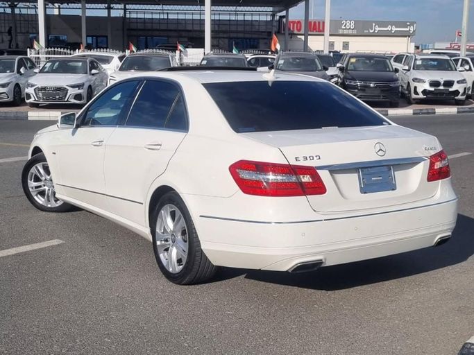 Подержанный Mercedes-Benz E-Class 300 IV (W212, S212, C207), 3.5 л, 2012 в Дубае от Saeed Auto Белый цвет. Японская | AUTO.AE