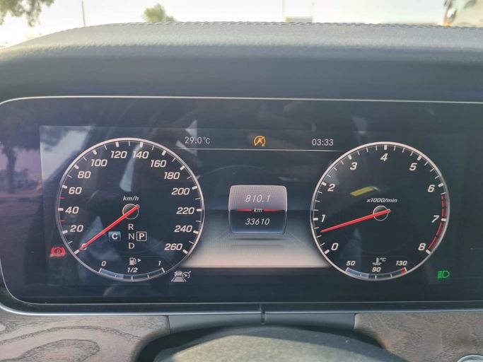 Подержанный Mercedes-Benz E-Class 450 V (W213, S213, C238), 3.0 л, 2019 в Дубае от Saeed Auto Черный цвет. Японская | AUTO.AE