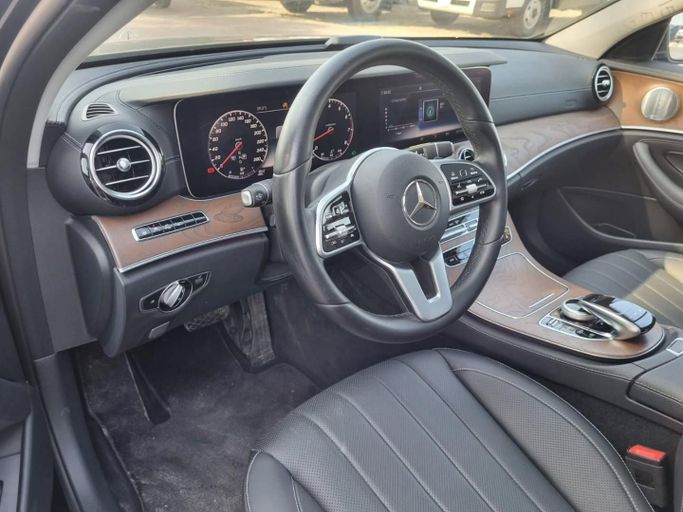 Подержанный Mercedes-Benz E-Class 450 V (W213, S213, C238), 3.0 л, 2019 в Дубае от Saeed Auto Черный цвет. Японская | AUTO.AE
