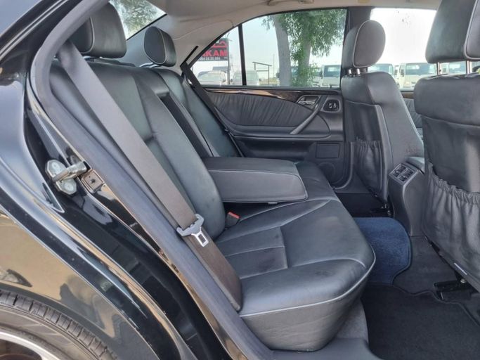 Подержанный Mercedes-Benz E-Class 430 II (W210, S210) Рестайлинг, 4.3 л, 2000 в Дубае от Saeed Auto Черный цвет. Японская | AUTO.AE