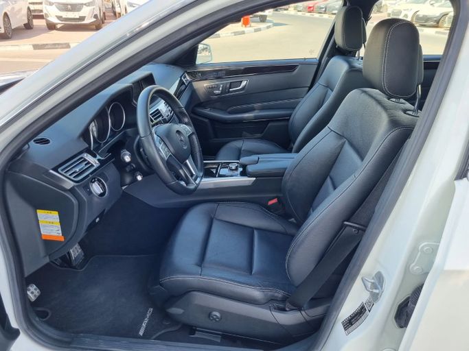 Подержанный Mercedes-Benz E-Class 300 V (W213, S213, C238), 2.0 л, 2016 в Дубае от Saeed Auto Белый цвет. Японская | AUTO.AE