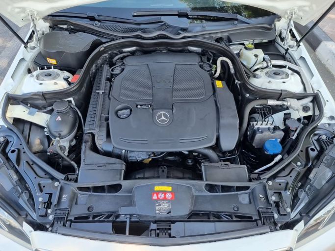 Подержанный Mercedes-Benz E-Class 300 V (W213, S213, C238), 2.0 л, 2016 в Дубае от Saeed Auto Белый цвет. Японская | AUTO.AE