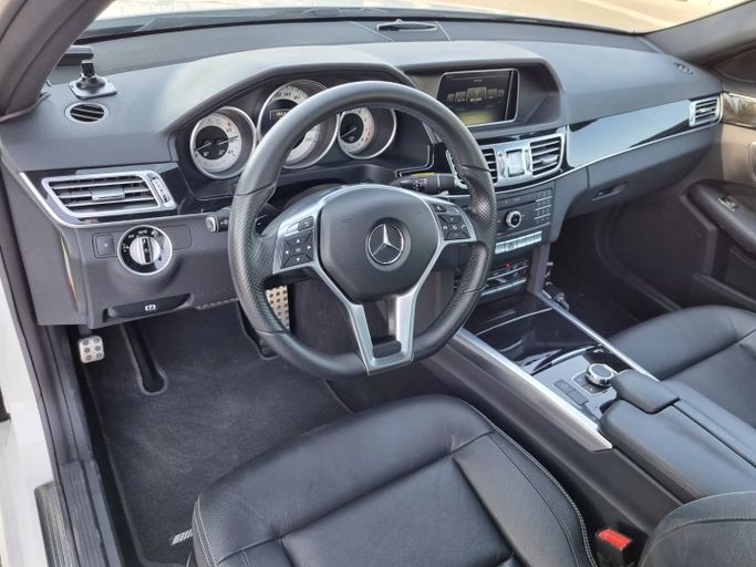 Подержанный Mercedes-Benz E-Class 300 V (W213, S213, C238), 2.0 л, 2016 в Дубае от Saeed Auto Белый цвет. Японская | AUTO.AE