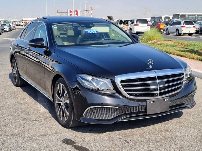 Подержанный Mercedes-Benz E-Class 450 V (W213, S213, C238), 3.0 л, 2019 в Дубае от Saeed Auto Черный цвет. Японская | AUTO.AE