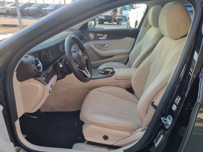 Подержанный Mercedes-Benz E-Class 450 V (W213, S213, C238), 3.0 л, 2019 в Дубае от Saeed Auto Черный цвет. Японская | AUTO.AE