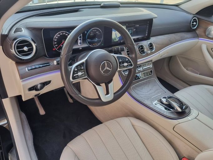 Подержанный Mercedes-Benz E-Class 450 V (W213, S213, C238), 3.0 л, 2019 в Дубае от Saeed Auto Черный цвет. Японская | AUTO.AE