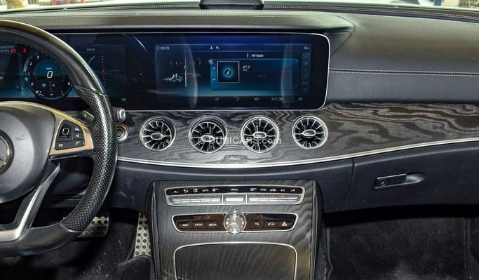 Подержанный Mercedes-Benz E-Class 400 V (W213, S213, C238), 3.0 л, 2018 в Дубае от Ibitisam Motors Белый цвет.  | AUTO.AE