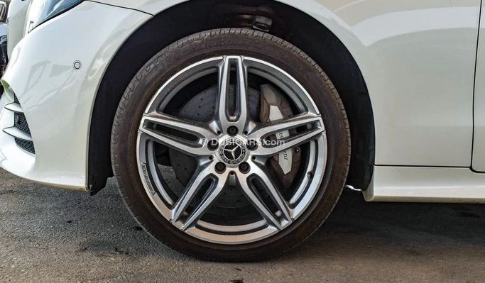 Подержанный Mercedes-Benz E-Class 400 V (W213, S213, C238), 3.0 л, 2018 в Дубае от Ibitisam Motors Белый цвет.  | AUTO.AE