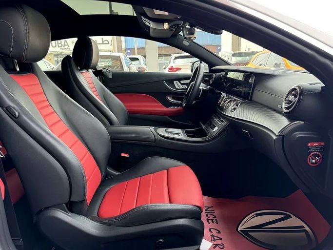 Подержанный Mercedes-Benz E-Class 200 V (W213, S213, C238), 2.0 л, 2021 в Дубае от Nice Cars Motos Белый цвет. GCC | AUTO.AE