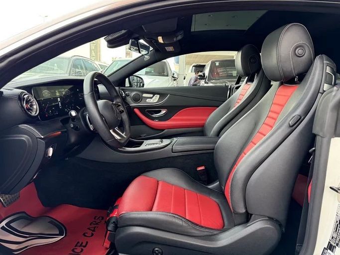 Подержанный Mercedes-Benz E-Class 200 V (W213, S213, C238), 2.0 л, 2021 в Дубае от Nice Cars Motos Белый цвет. GCC | AUTO.AE