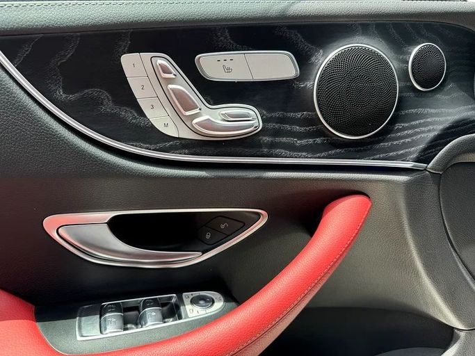 Подержанный Mercedes-Benz E-Class 200 V (W213, S213, C238), 2.0 л, 2021 в Дубае от Nice Cars Motos Белый цвет. GCC | AUTO.AE