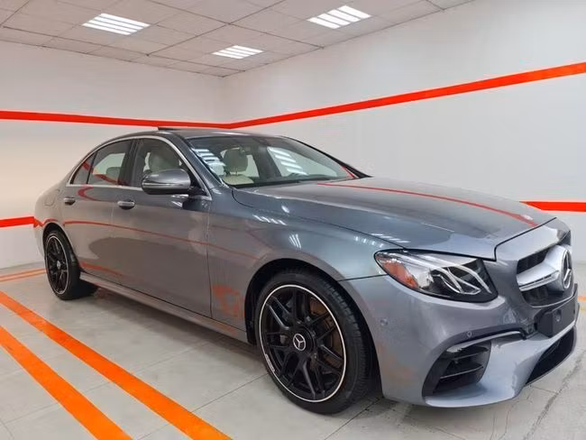 Подержанный Mercedes-Benz E-Class 300 V (W213, S213, C238), 2.0 л, 2017 в Дубае от Gulf Motors Серый цвет. Американская | AUTO.AE