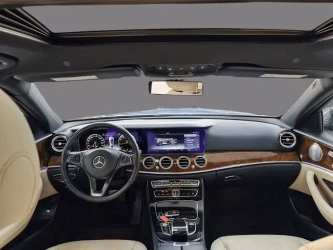 Подержанный Mercedes-Benz E-Class 300 V (W213, S213, C238), 2.0 л, 2017 в Дубае от Gulf Motors Серый цвет. Американская | AUTO.AE