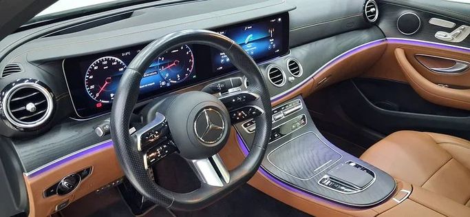 Подержанный Mercedes-Benz E-Class 300 V (W213, S213, C238) Рестайлинг, 2.0 л, 2023 в Дубае от Hot Wheel Used Motors Белый цвет. Other | AUTO.AE