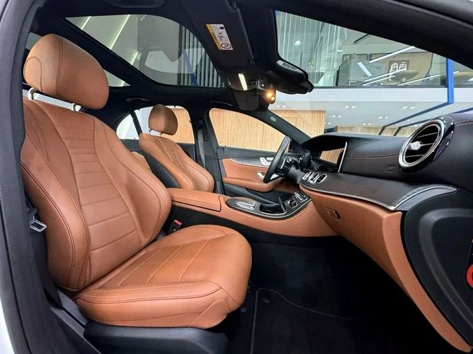 Подержанный Mercedes-Benz E-Class 300 V (W213, S213, C238) Рестайлинг, 2.0 л, 2023 в Дубае от Hot Wheel Used Motors Белый цвет. Other | AUTO.AE