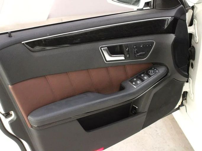 Подержанный Mercedes-Benz E-Class 300 IV (W212, S212, C207) Рестайлинг, 3.5 л, 2013 в Дубае от Hot Wheel Used Motors Белый цвет. GCC | AUTO.AE