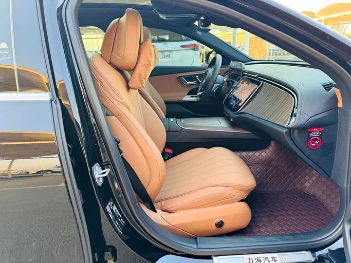 Подержанный Mercedes-Benz E-Class 300 L VI (W214, S214), 2.0 л, 2024 в Дубае от Mirza Automobile FZE Черный цвет. Китайская | AUTO.AE