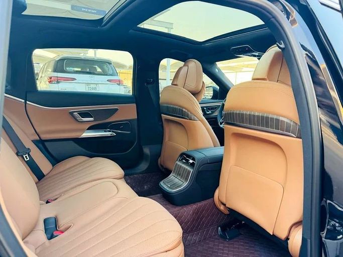 Подержанный Mercedes-Benz E-Class 300 L VI (W214, S214), 2.0 л, 2024 в Дубае от Mirza Automobile FZE Черный цвет. Китайская | AUTO.AE