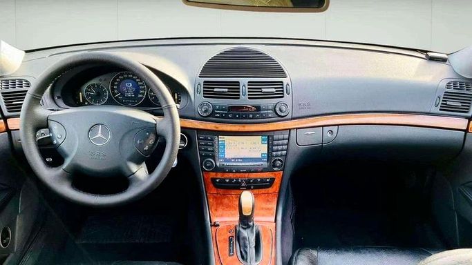 Подержанный Mercedes-Benz E-Class 240 III (W211, S211), 2.6 л, 2003 в Дубае от Mirza Automobile FZE Белый цвет. Японская | AUTO.AE