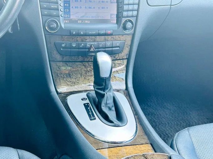 Подержанный Mercedes-Benz E-Class 350 III (W211, S211), 3.5 л, 2005 в Дубае от Mirza Automobile FZE Серебристый цвет. Японская | AUTO.AE