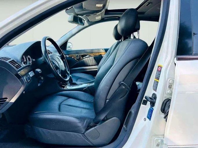 Подержанный Mercedes-Benz E-Class 320 III (W211, S211), 3.2 л, 2004 в Дубае от Mirza Automobile FZE Белый цвет. Японская | AUTO.AE