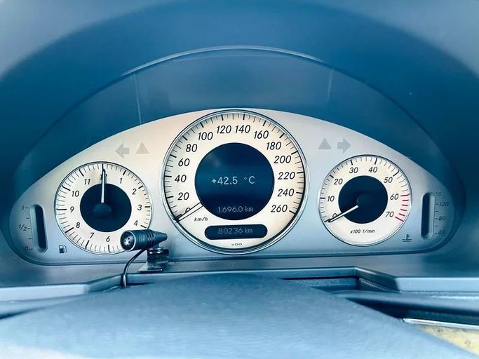 Подержанный Mercedes-Benz E-Class 320 III (W211, S211), 3.2 л, 2004 в Дубае от Mirza Automobile FZE Белый цвет. Японская | AUTO.AE