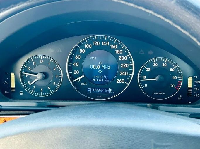 Подержанный Mercedes-Benz E-Class 240 III (W211, S211), 2.6 л, 2004 в Дубае от Mirza Automobile FZE Серебристый цвет. Японская | AUTO.AE