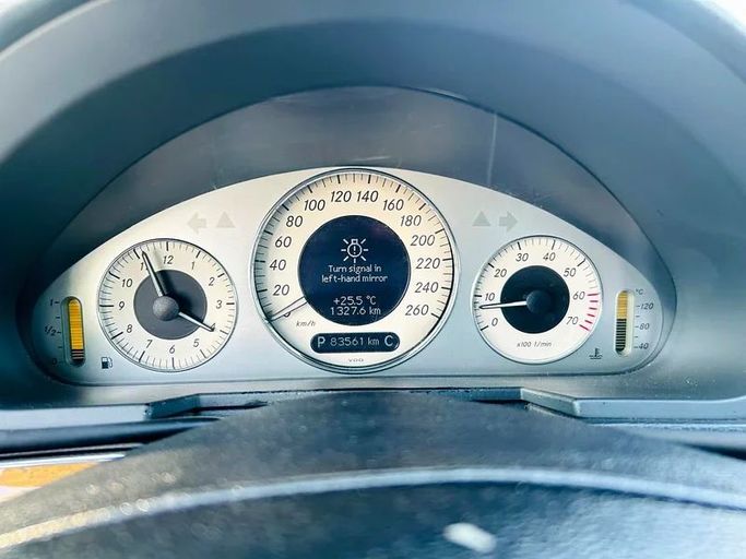 Подержанный Mercedes-Benz E-Class 320 III (W211, S211), 3.2 л, 2004 в Дубае от Mirza Automobile FZE Черный цвет. Японская | AUTO.AE